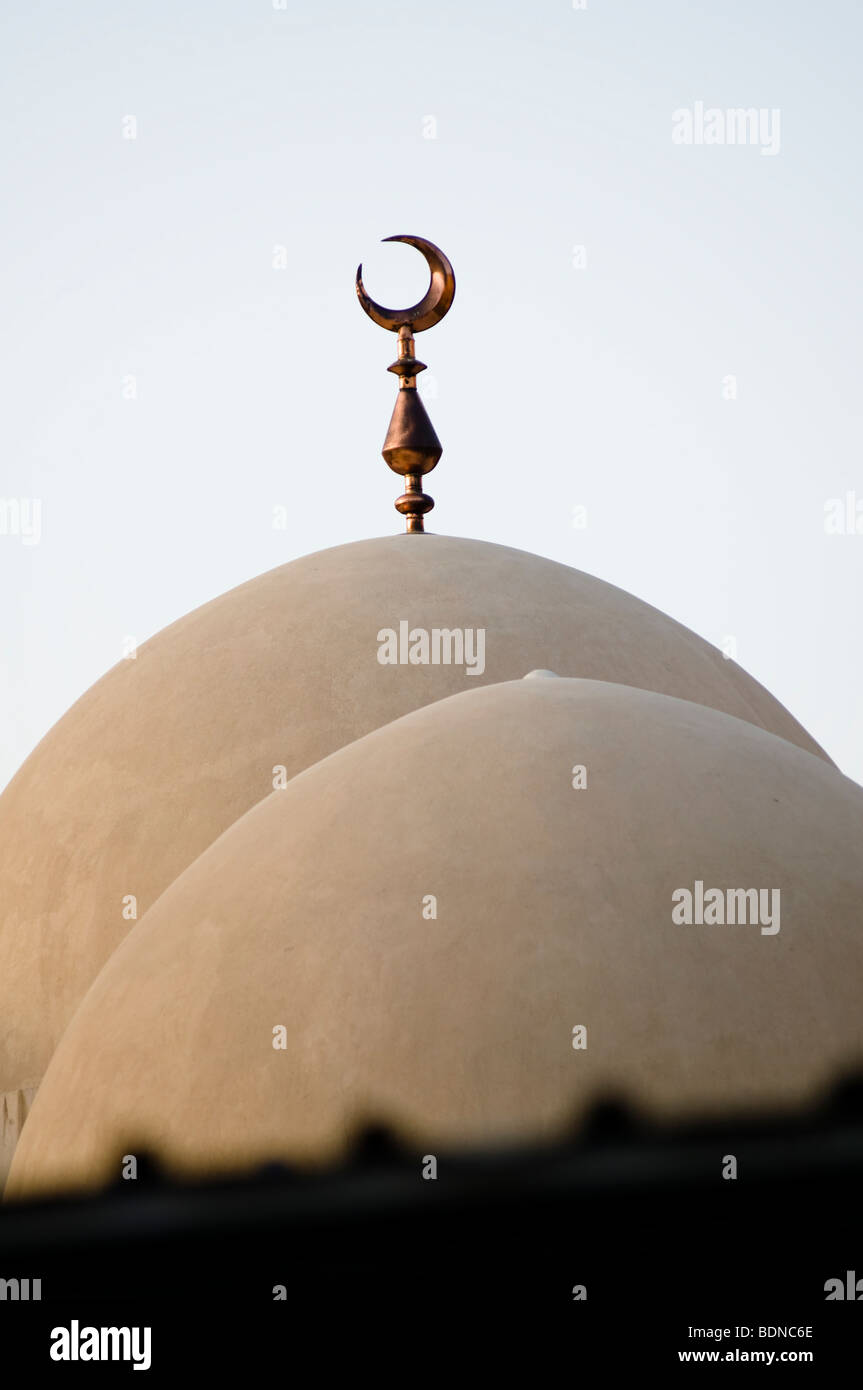 La cupola della moschea e della mezzaluna islamica nel centro cittadino di Beirut. Foto Stock