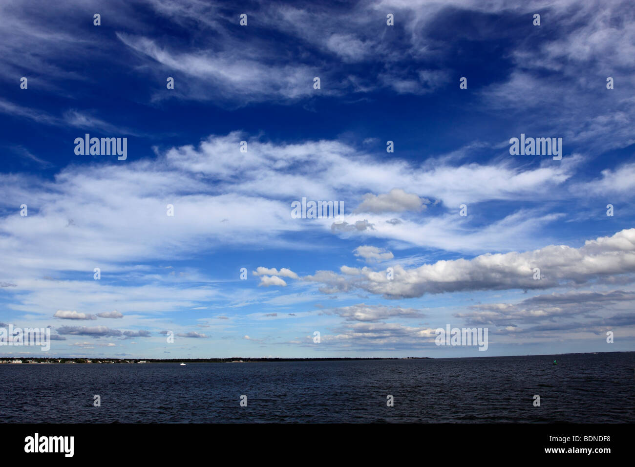 Il grande Sud Bay, un corpo di acqua tra le isole esterne ed il continente orientale di Long Island, NY Foto Stock