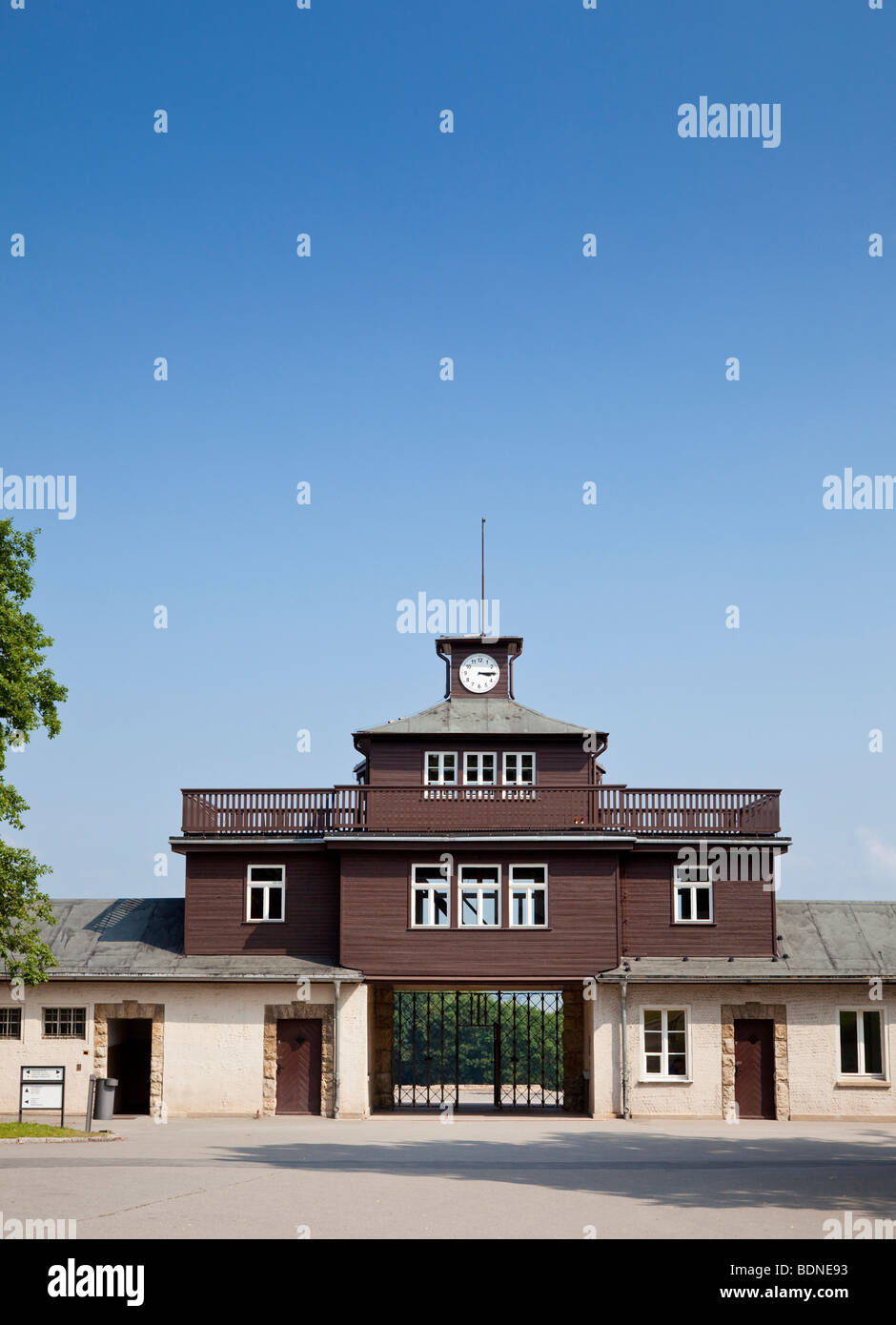 A Buchenwald Campo di concentramento nazista prigione cancello principale a Ettersberg vicino a Weimar, Germania, Europa Foto Stock