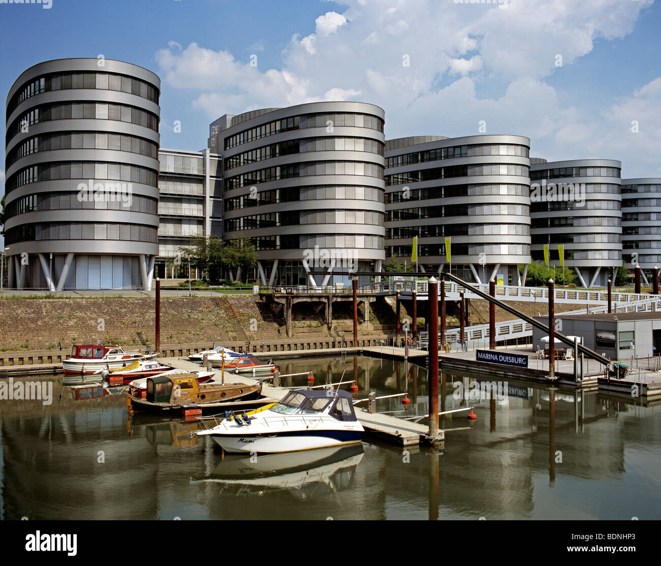 Architettura moderna in il Porto Interno di Duisburg, Germania. Foto Stock