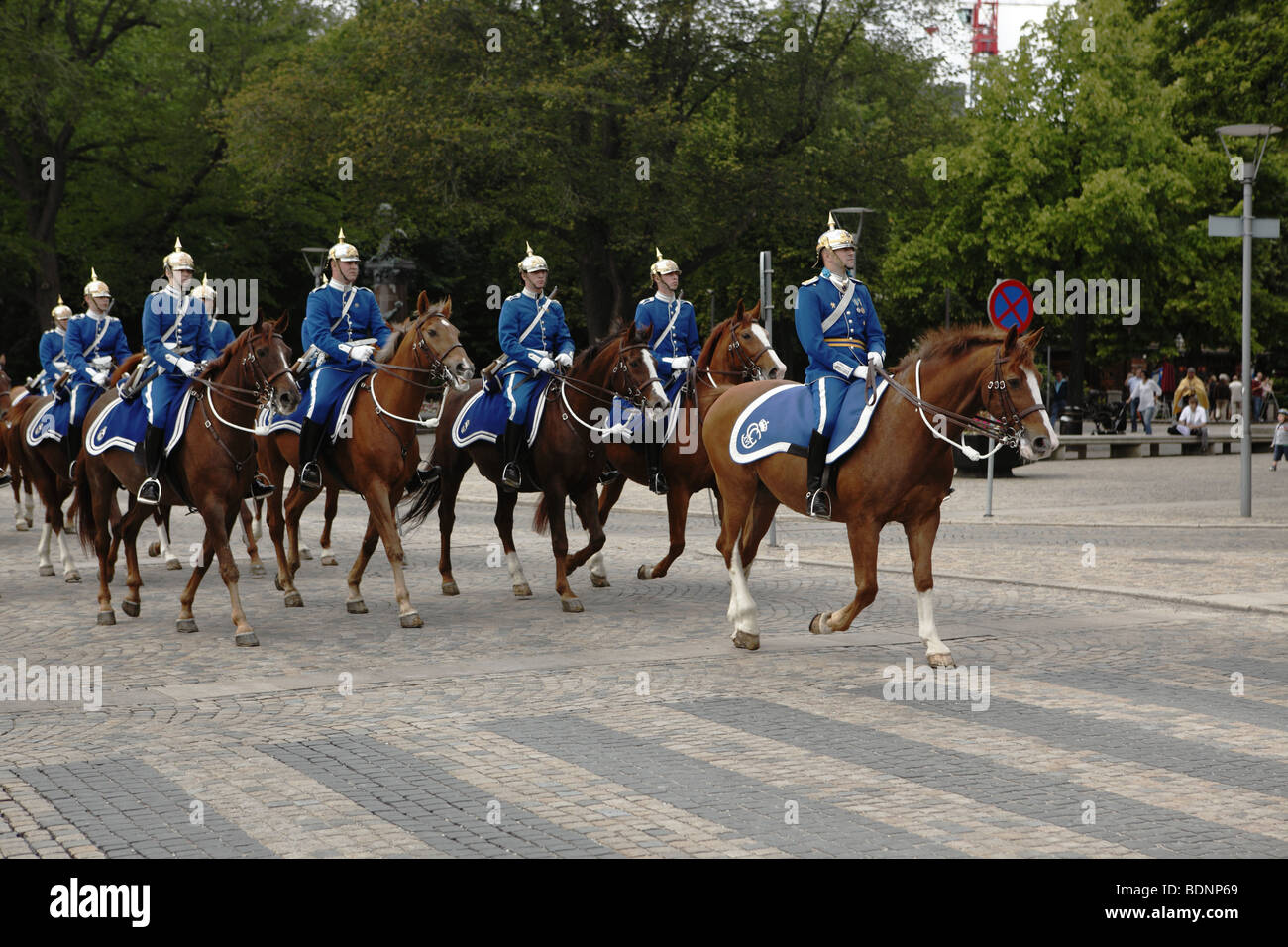 Royal Esercito Svedese Equitazione su cavalli a Stoccolma Foto Stock