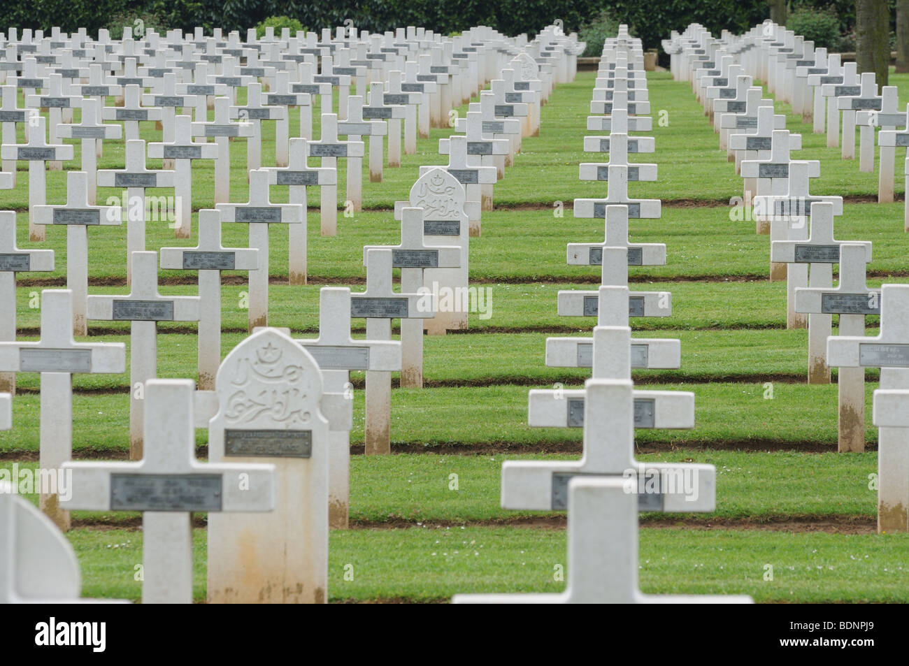 Ammassato il francese graves al cimitero Dompierre su somme Foto Stock