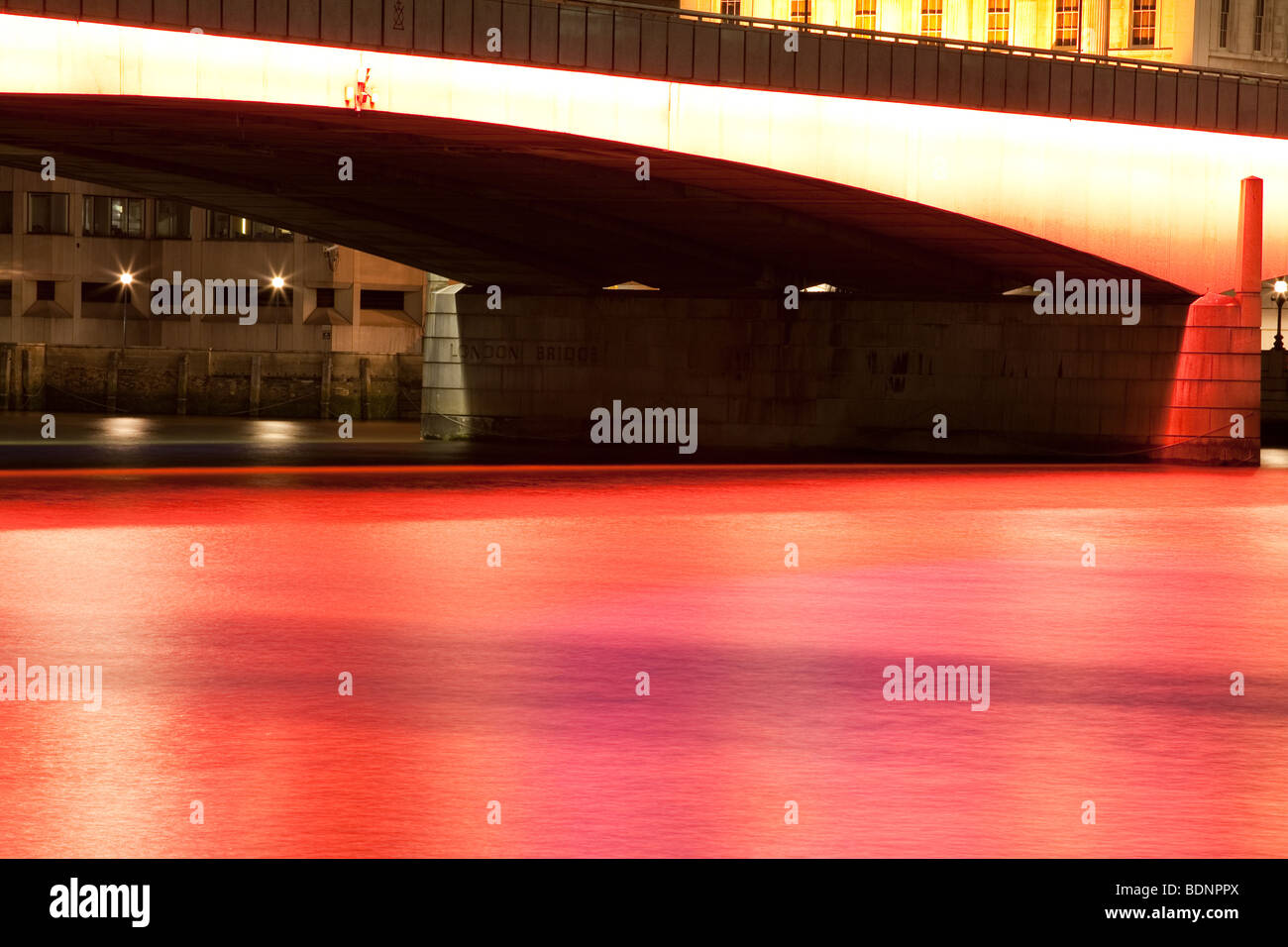 Ponte di Londra di notte Foto Stock