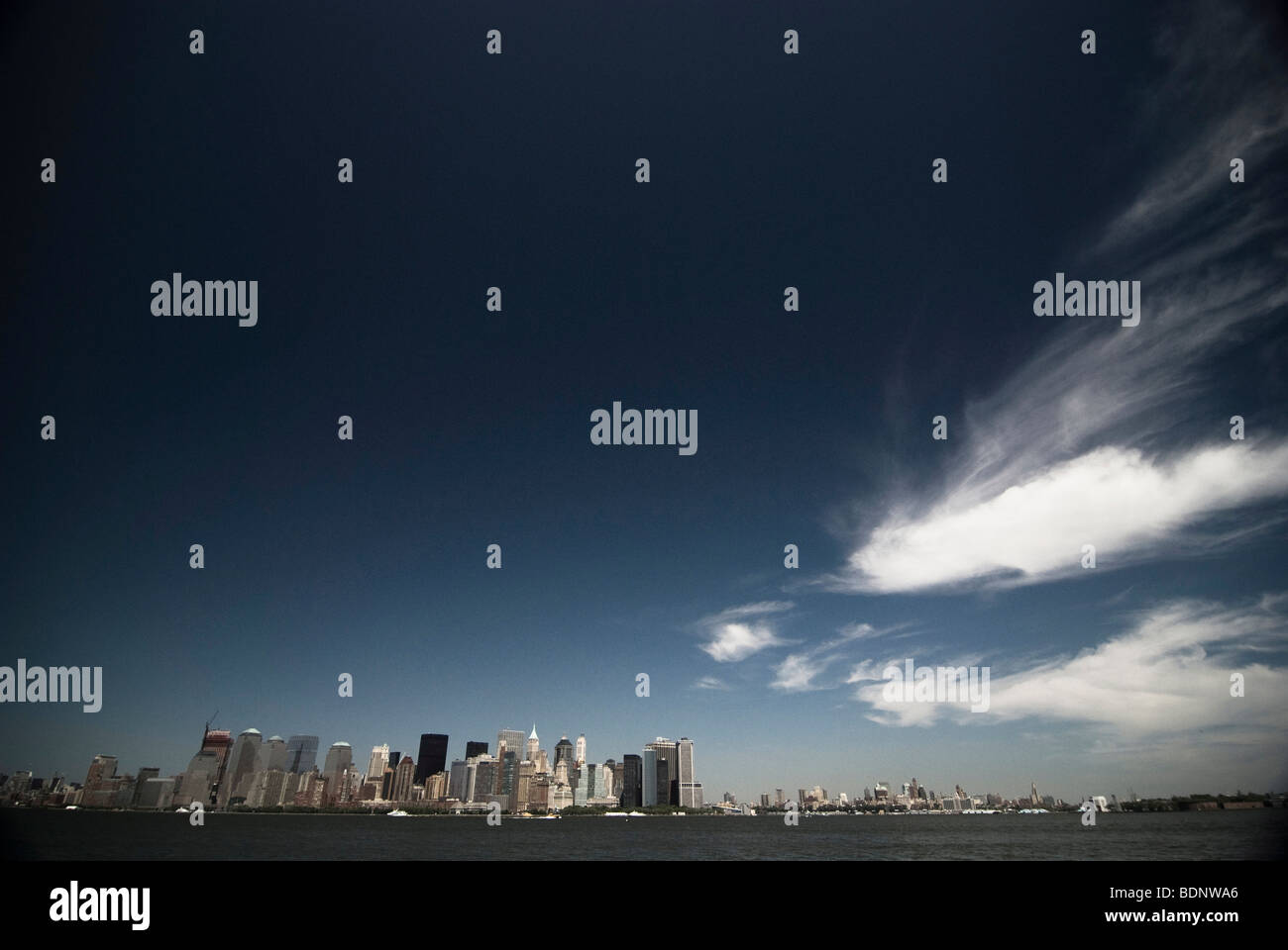 Una vista di Manhattan con le nuvole Foto Stock