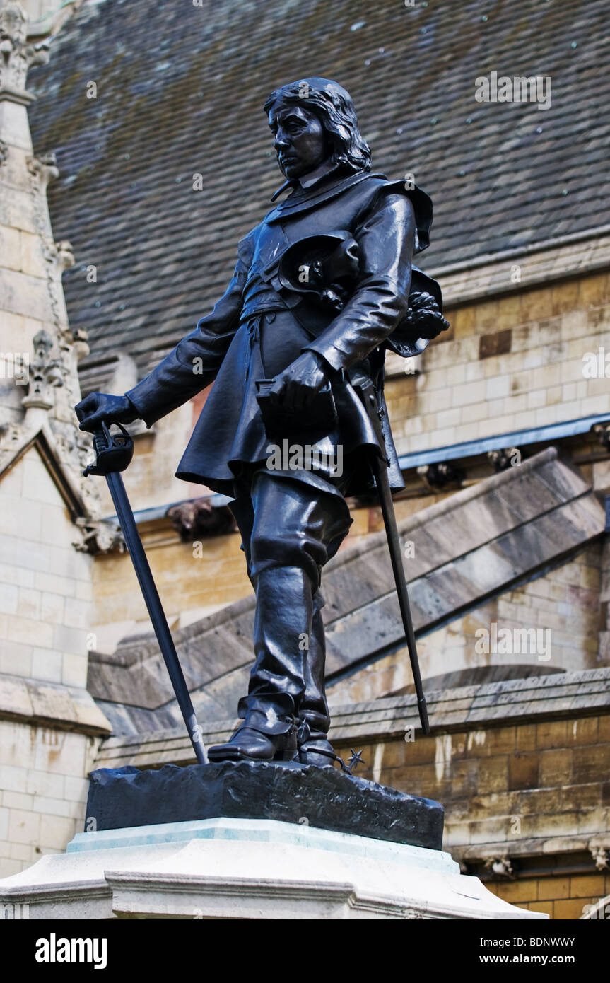 La statua di Oliver Cromwell fuori le case del Parlamento europeo a Londra. Foto di Gordon Scammell Foto Stock