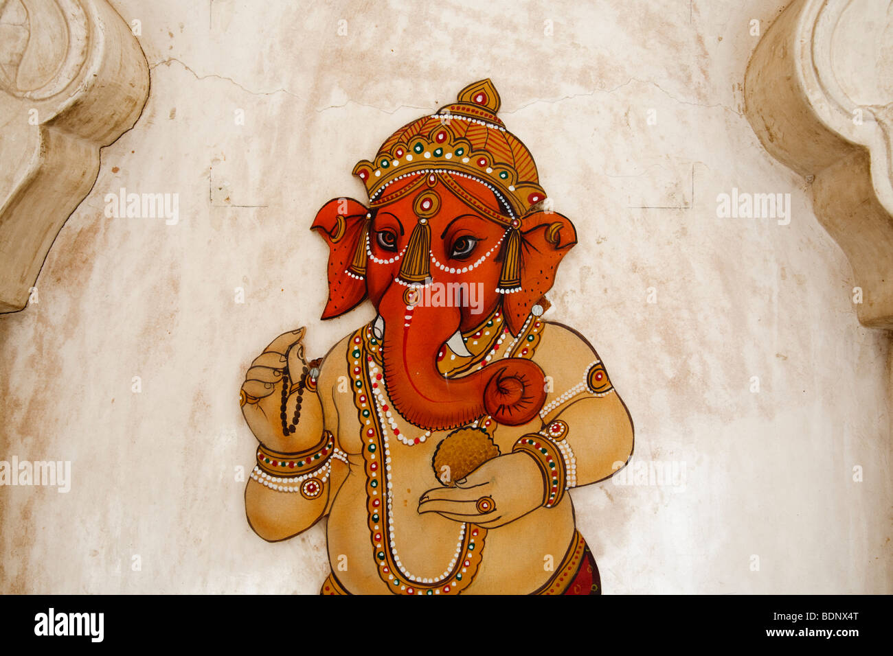 Un dipinto murale di Ganesh, il Dio degli elefanti indiani, al Palazzo della Città, Udiapur, India Foto Stock