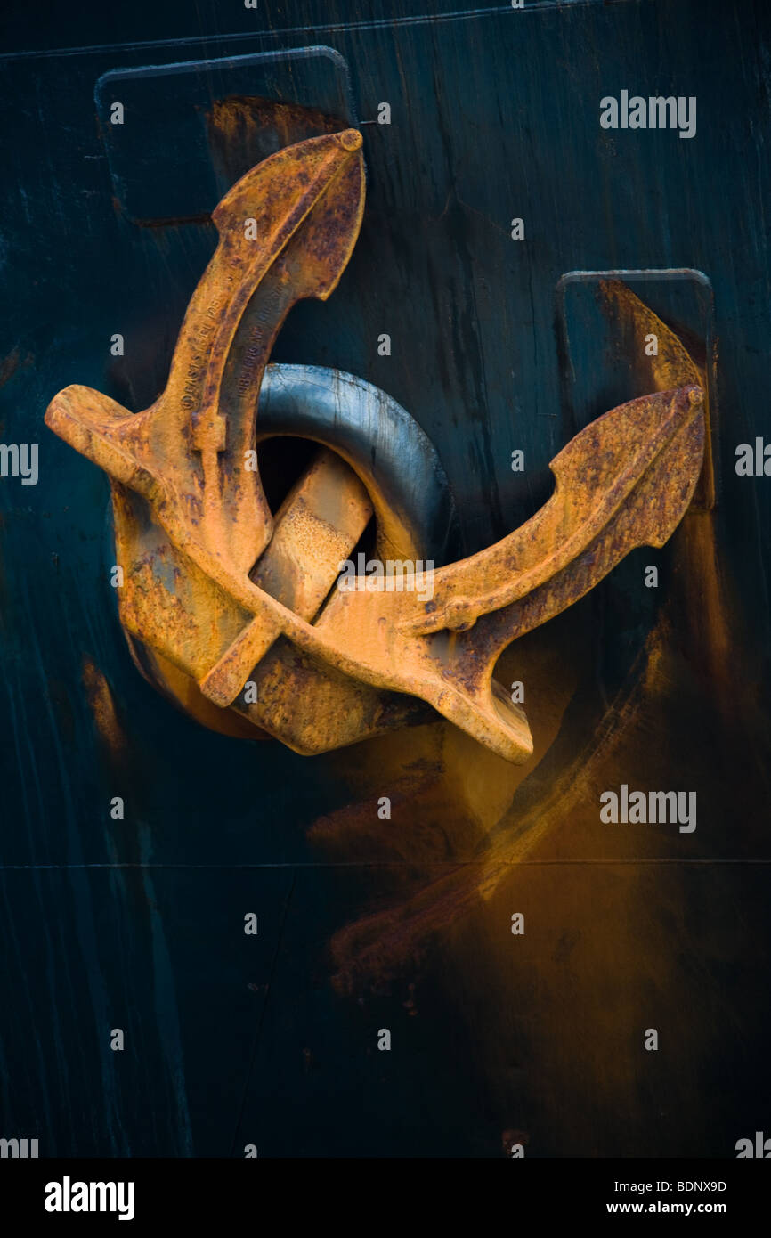 Contenitore nave vecchie navi arrugginito ancora prodiera Foto Stock