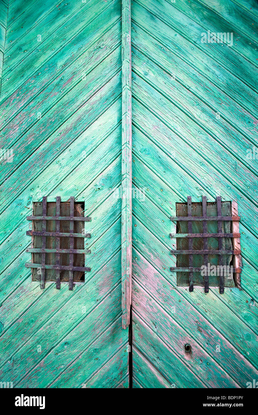 Vecchia porta di legno, Brozas, provincia di Caceres, Spagna Foto Stock