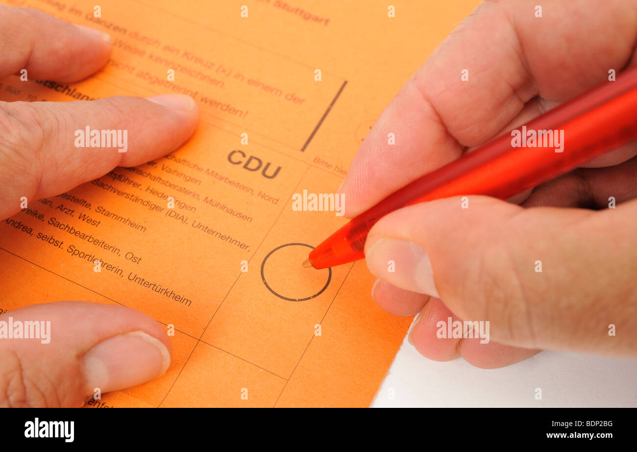 Scrutinio, mano, penna Foto Stock