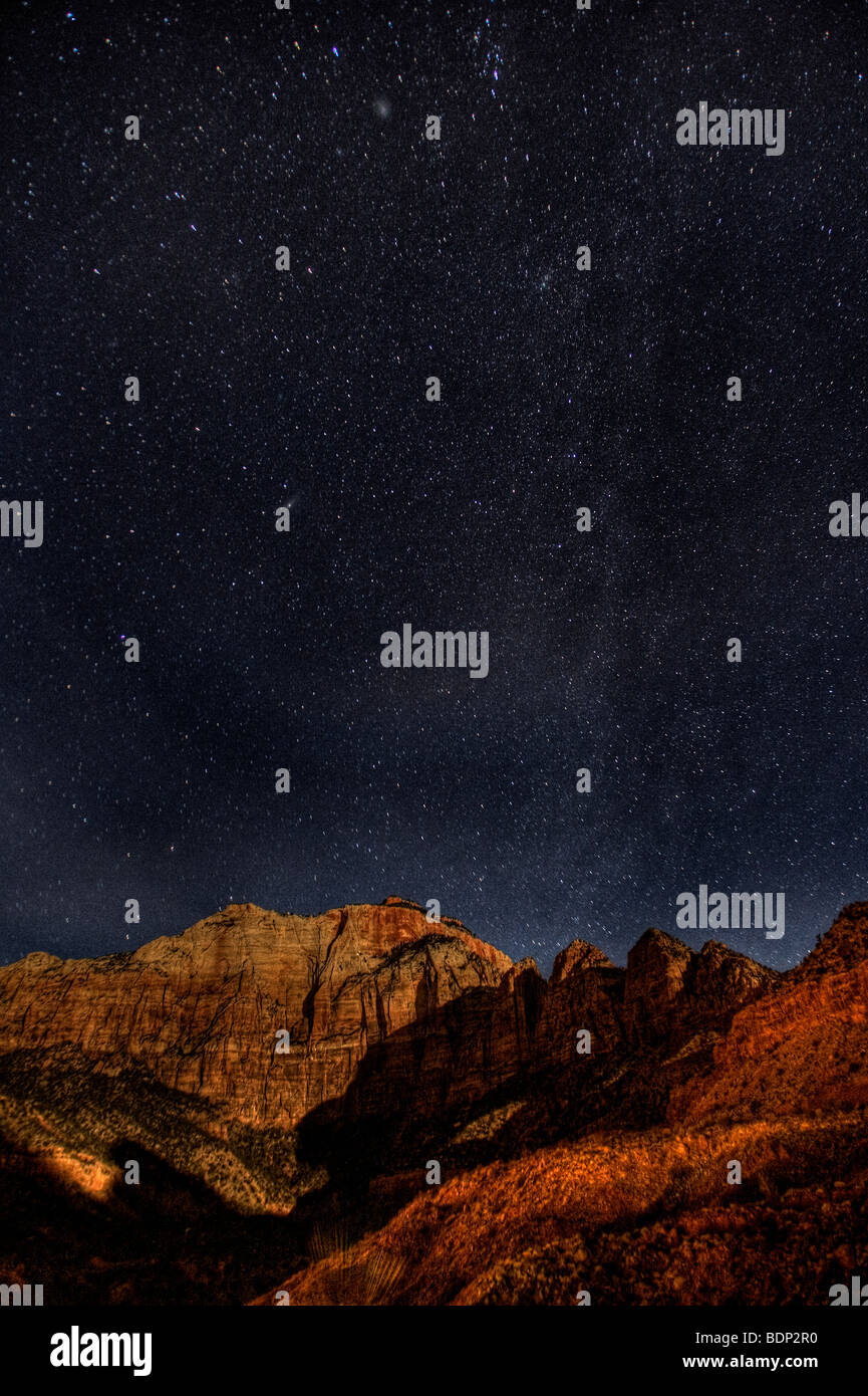 Stelle e la Via Lattea sopra Zion National Park nello Utah Foto Stock