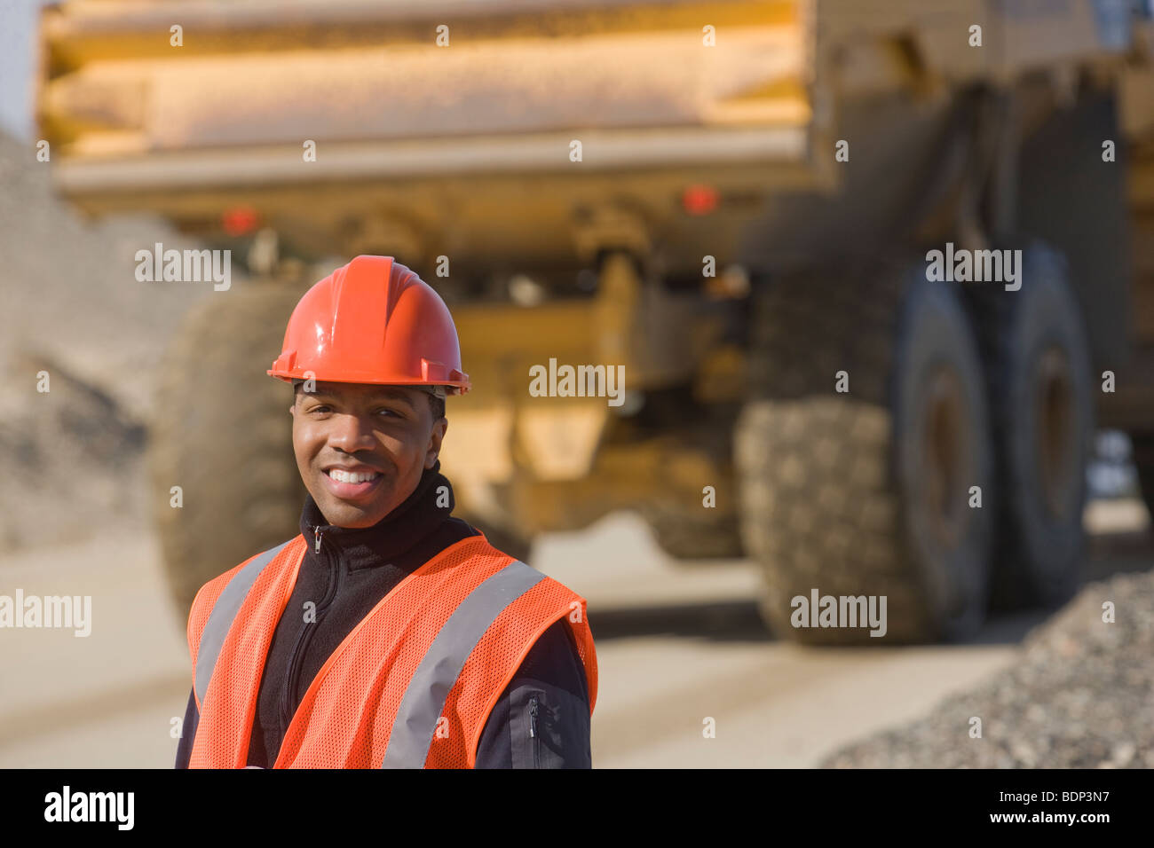 Engineer presso un sito in costruzione Foto Stock