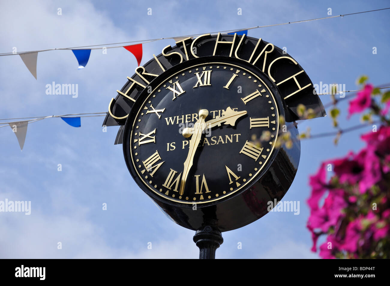 Città orologio, High Street, Christchurch, Dorset, England, Regno Unito Foto Stock