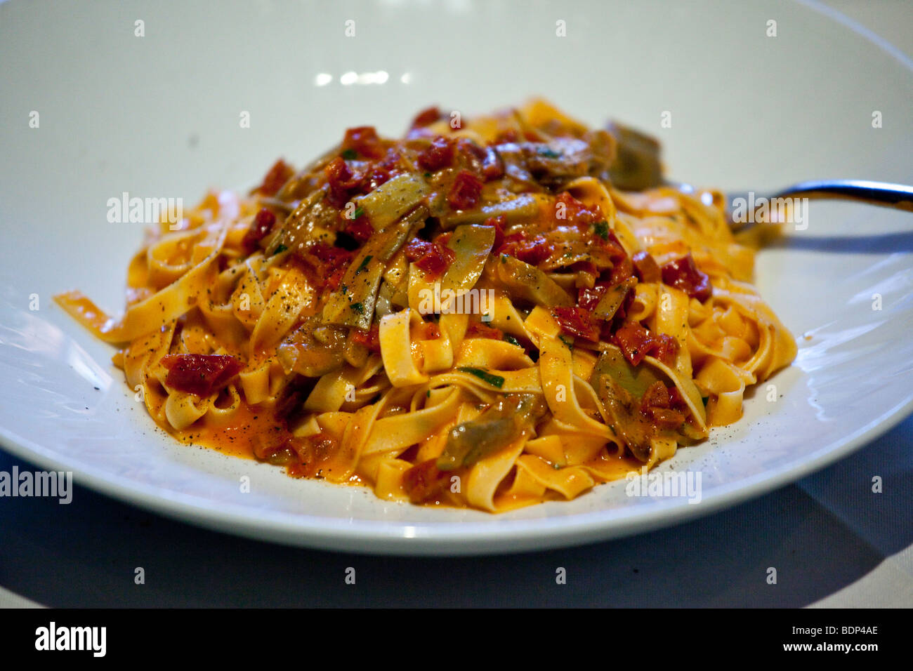Piatto di pasta in un ristorante italiano a Little Italy a New York City Foto Stock