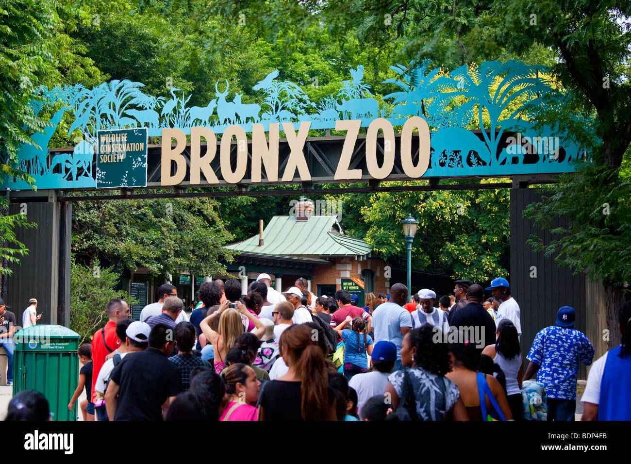 Ingresso al Bonx Zoo di New York Foto Stock