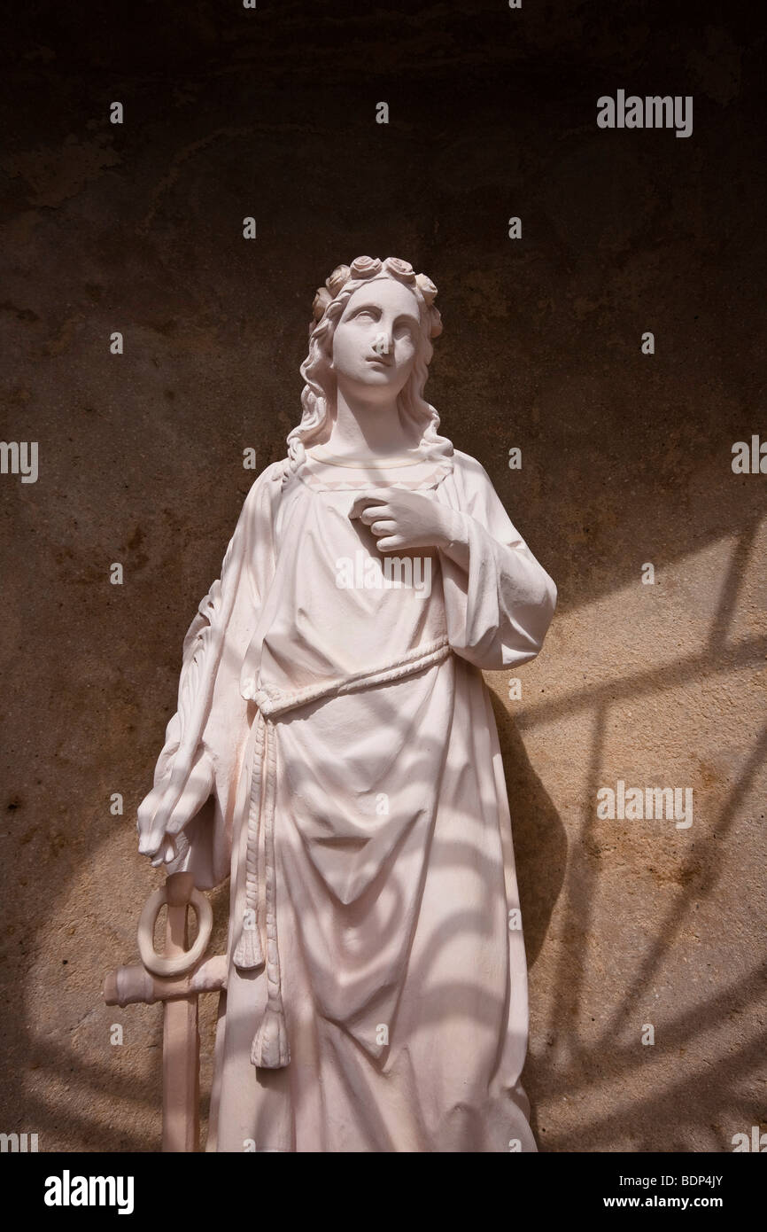 Statua, cappella di pellegrinaggio di Notre-Dame-de-Beauvoir, Moustiers Sainte Marie, Provence-Alpes-Côte d'Azur, Alpes-de-Haute-Provenc Foto Stock