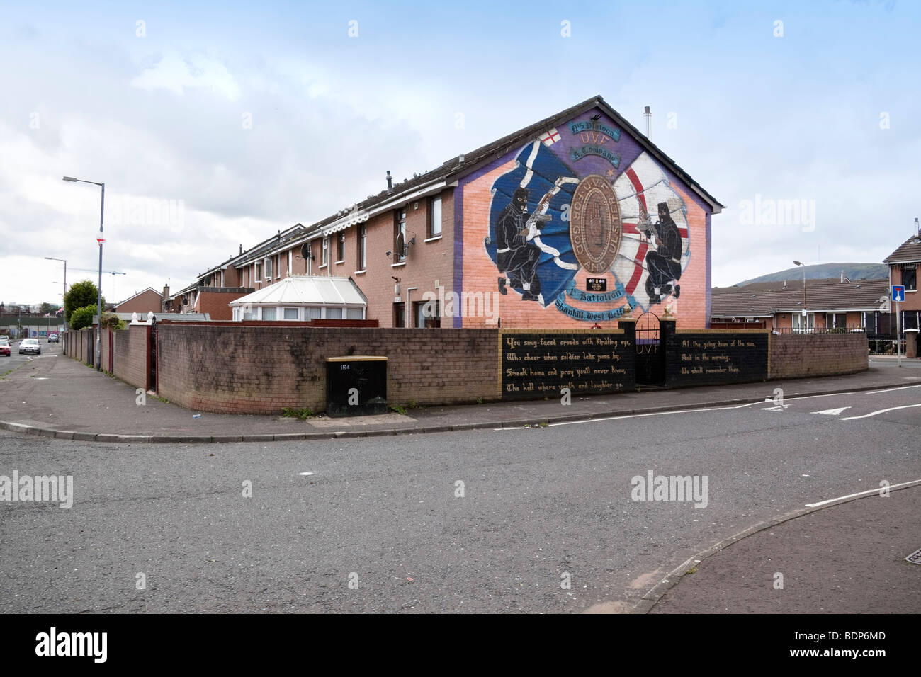 Lealisti protestanti murales lungo la Shankill Road, Belfast, Irlanda del Nord Foto Stock
