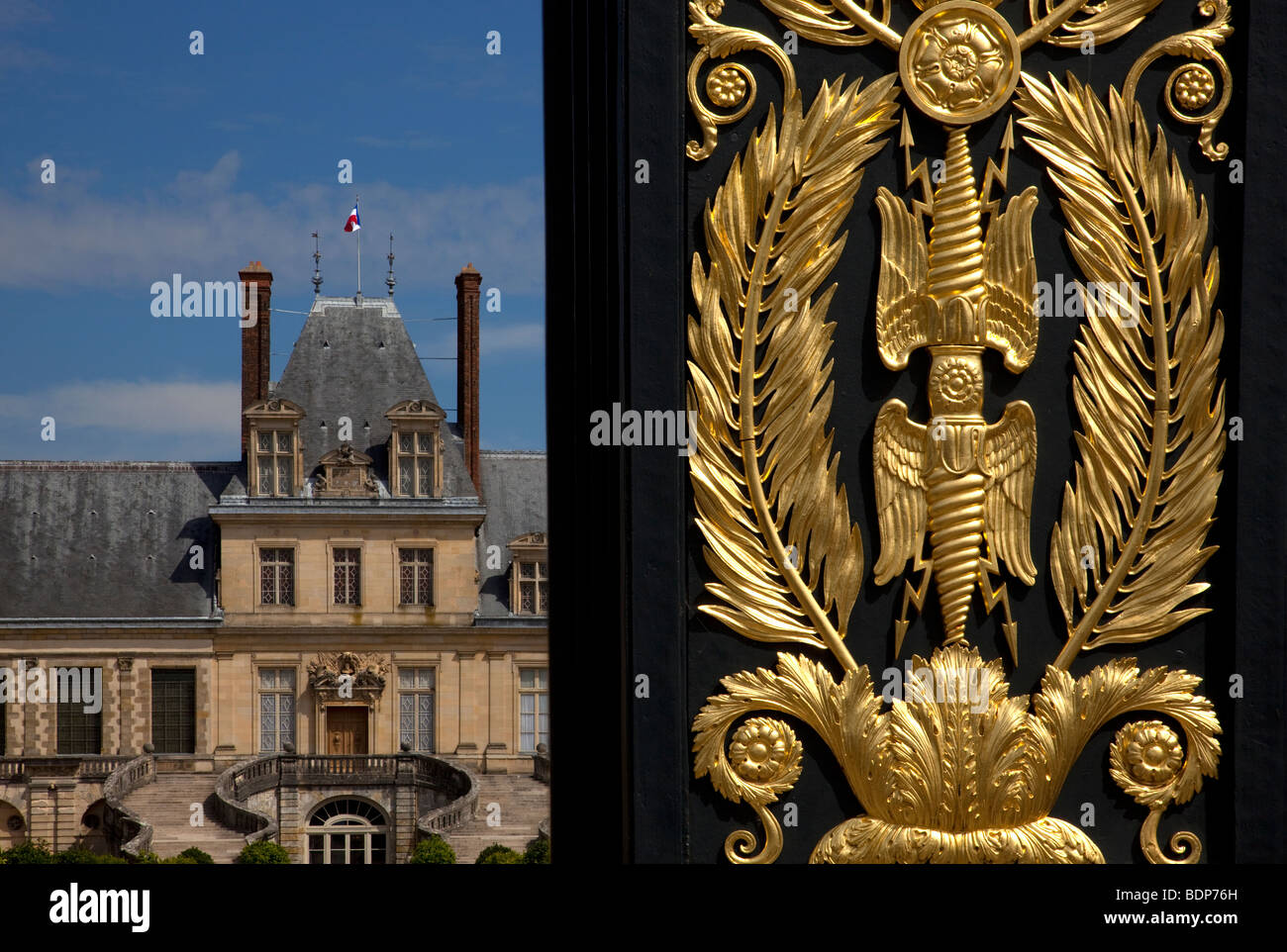 Gate di Onore , west elevazione, Whitehorse cortile, Palazzo Fontainebleau chateau, Parigi, Francia Foto Stock