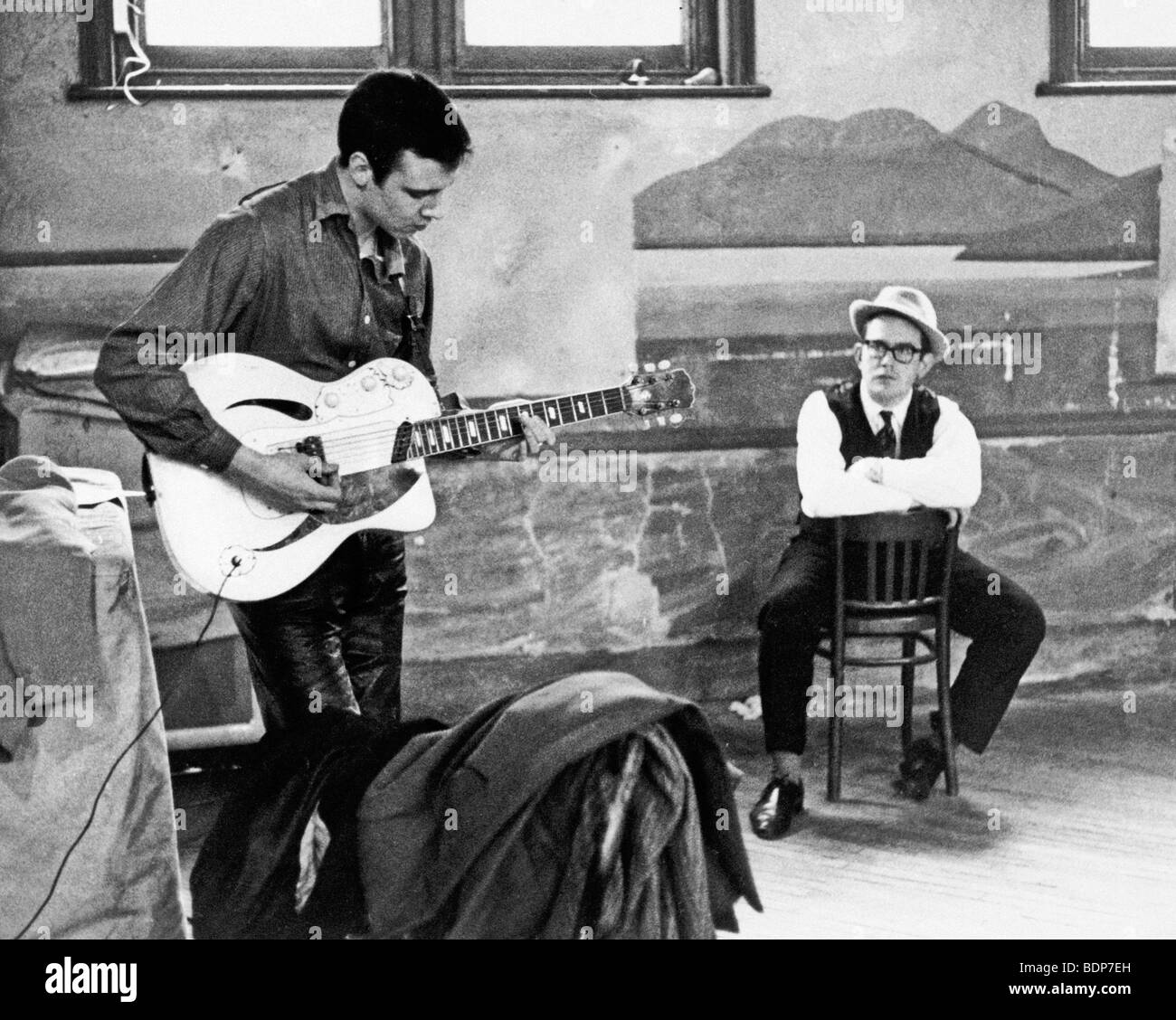 OH BOY ! Prove per il Regno Unito ABC TV show con il produttore Jack a buon diritto e Marty Wilde nel 1958 Foto Stock
