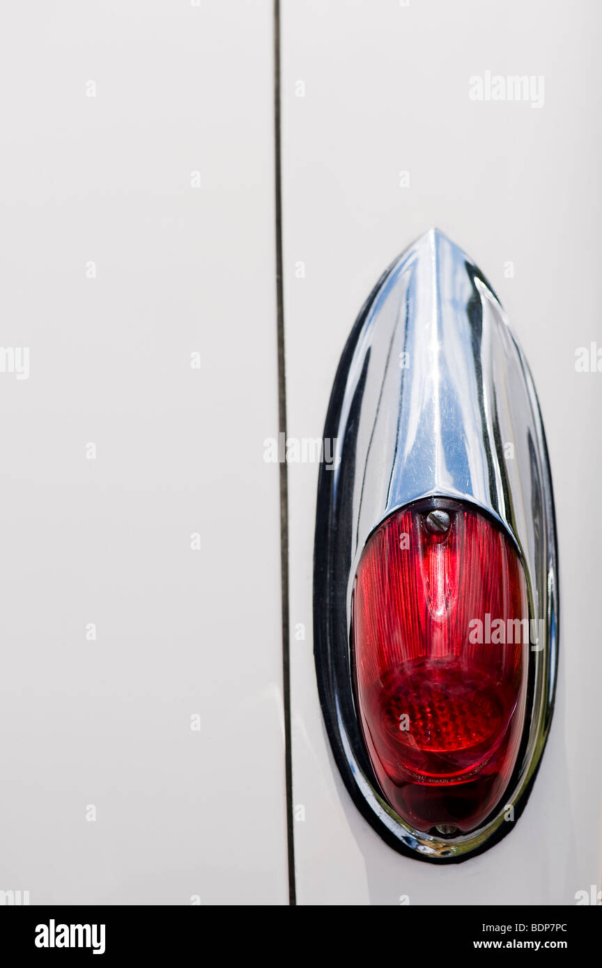 Jaguar XK150 auto sportiva roadster. Luce di coda astratta. British Classic Cars Foto Stock