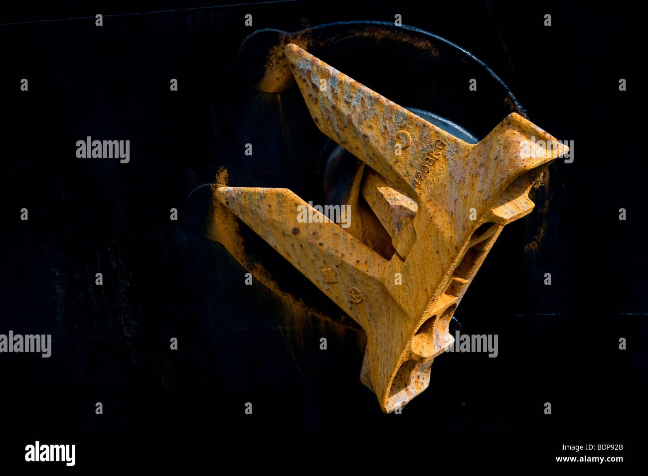 Contenitore nave vecchie navi arrugginito ancora prodiera Foto Stock
