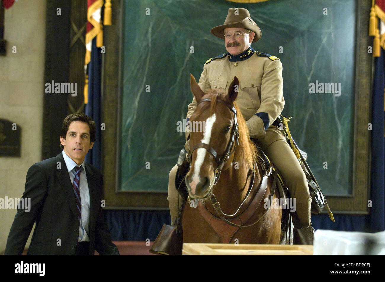 Una notte al museo: battaglia dello Smithsonian Anno : 2009 Direttore : Shawn Levy Ben Stiller e Robin Williams Foto Stock
