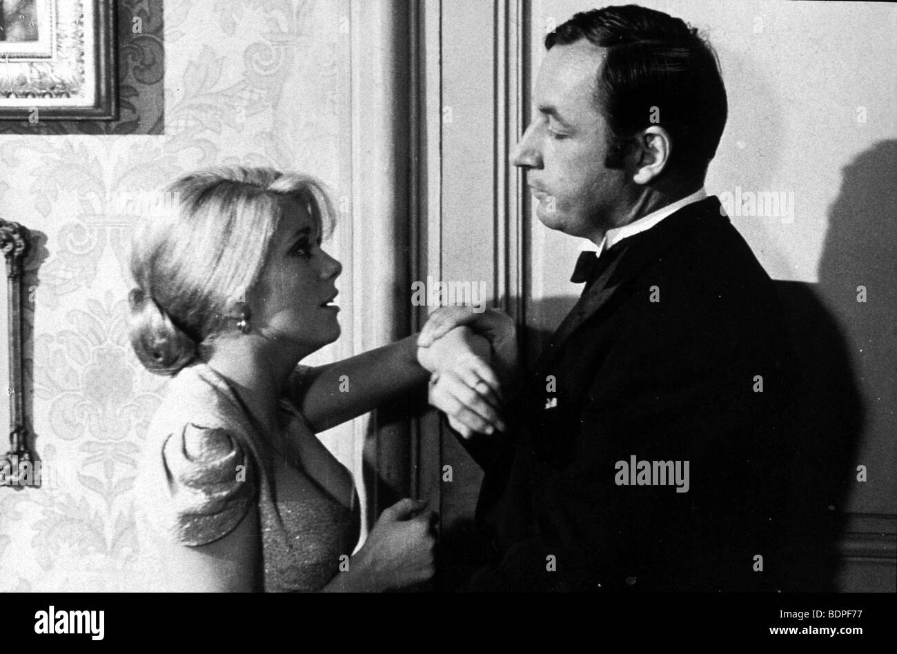 La vie de château Anno: 1966 Regia: Jean-Paul Rappeneau Catherine Deneuve, Philippe Noiret Foto Stock