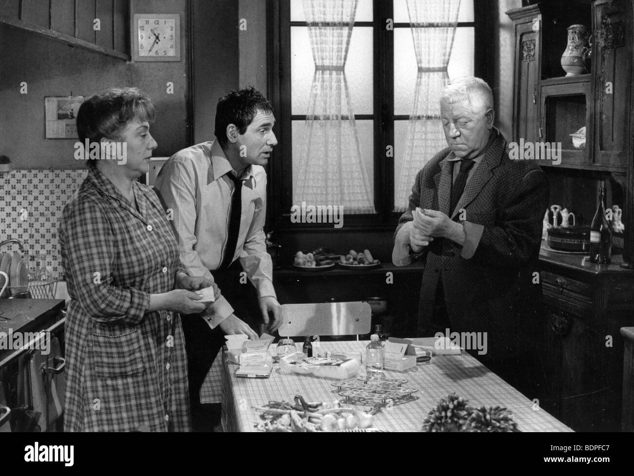 Le Tonnerre de Dieu Anno: 1965 Regia: Denys de La Patellière Jean Gabin , Robert Hossein , Hélène Tossy Foto Stock