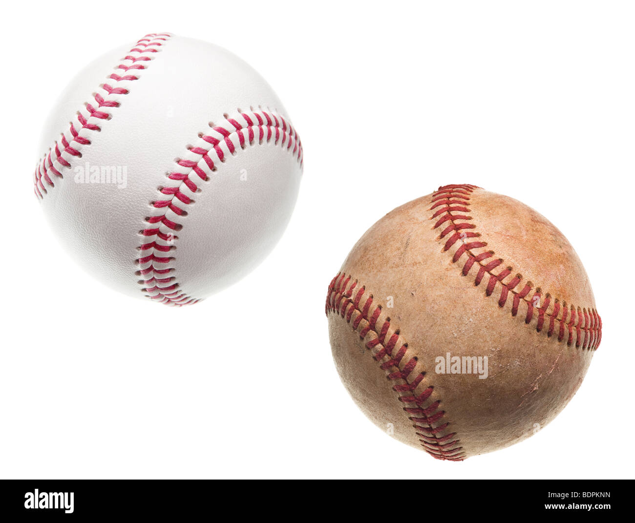 Vecchio e nuovo baseballs con impunture rosse isolato su sfondo bianco Foto Stock