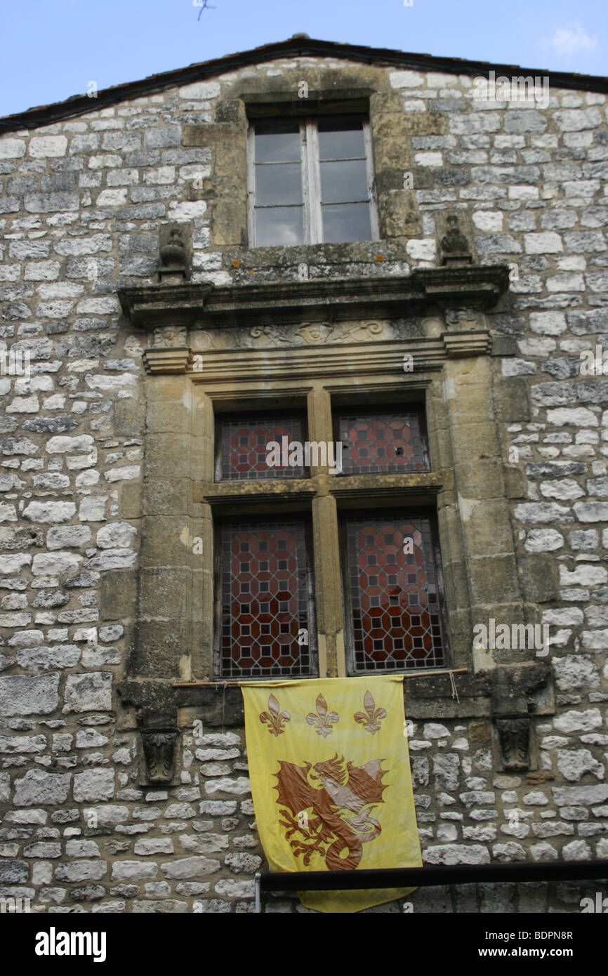 In prossimità di una finestra in La Bastide di Monpazier, Dordogna Foto Stock