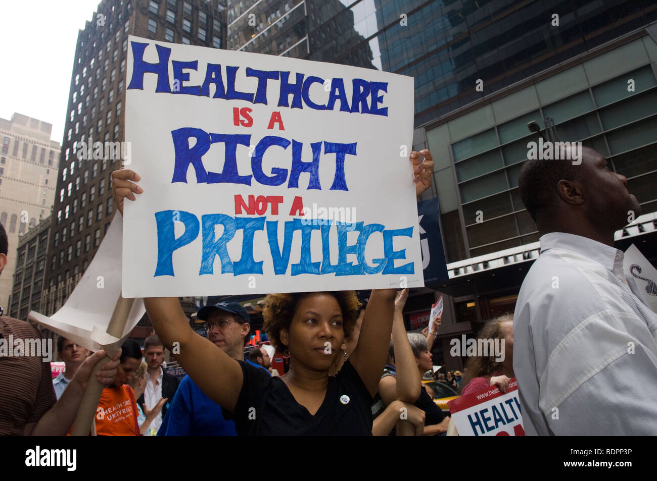 Migliaia di sostenitori di della riforma sanitaria raccogliere in Times Square a New York Foto Stock