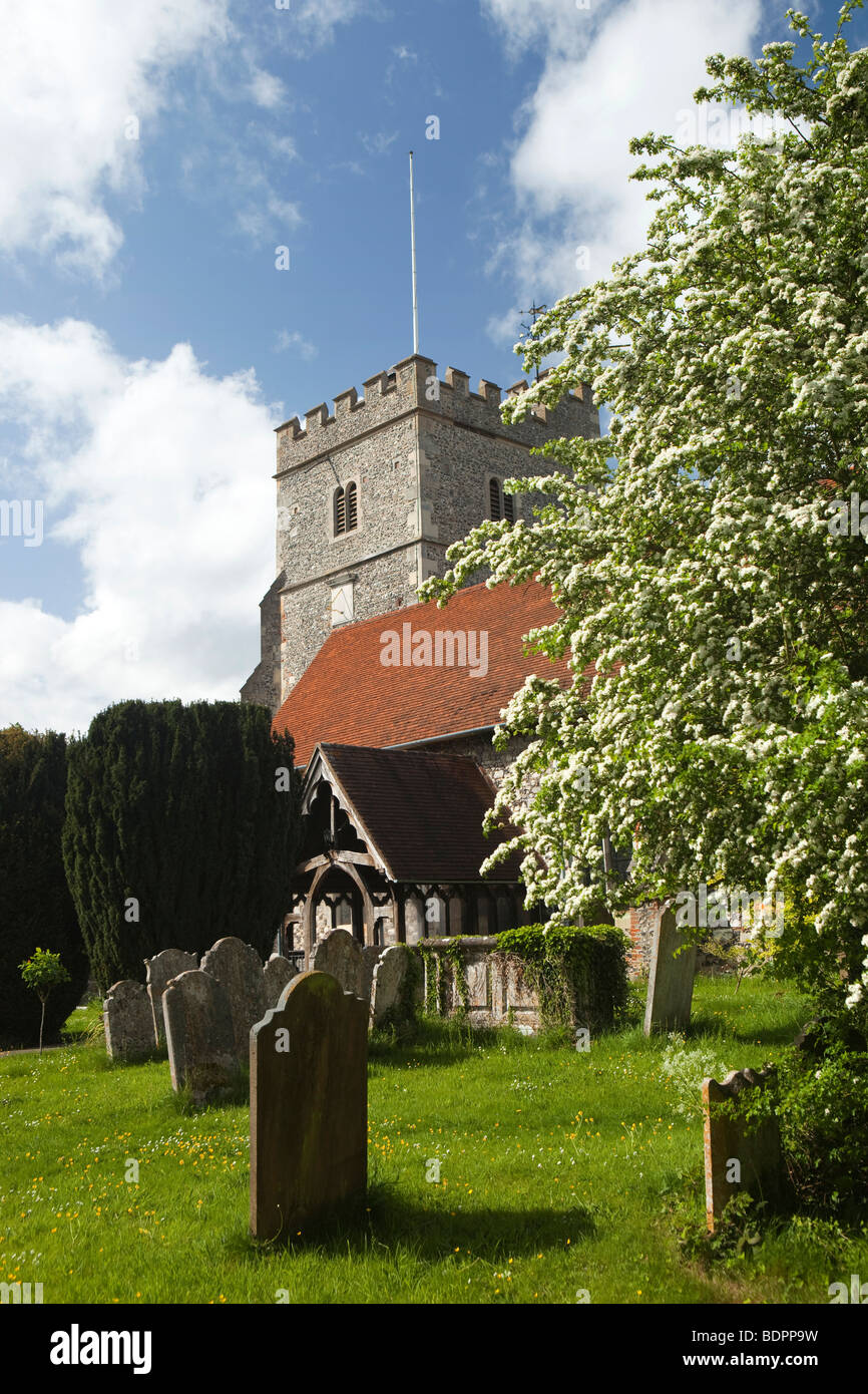 Inghilterra, Berkshire, Cookham, Santissima Trinità la chiesa parrocchiale e il sagrato della chiesa Foto Stock