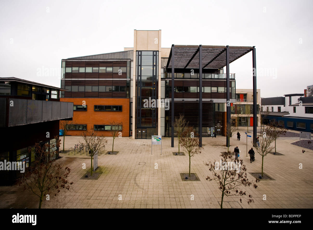 Architettura moderna e contemporanea presso l'Università di Lincoln, Brayford Campus, Inghilterra. Foto Stock