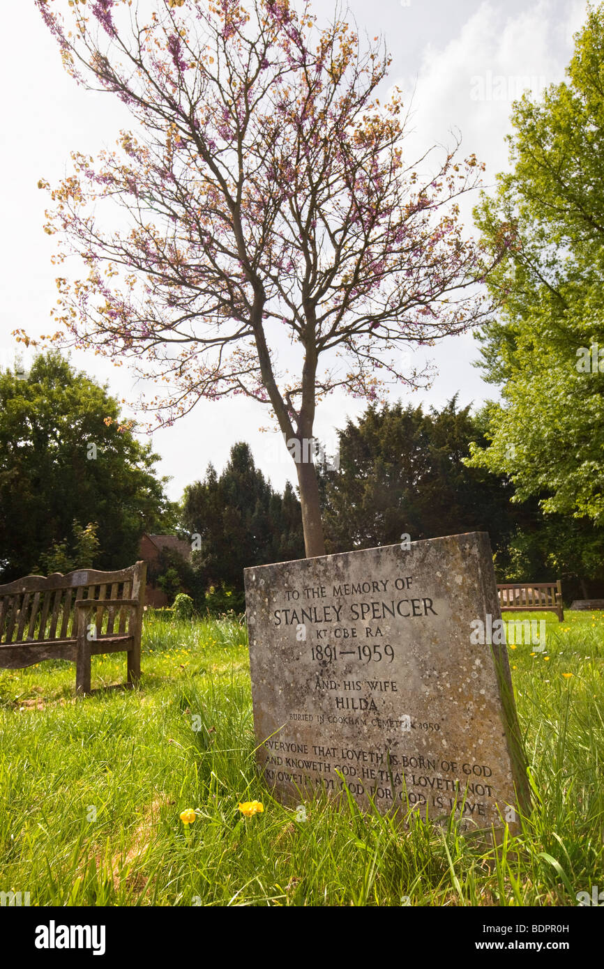 Inghilterra, Berkshire, Cookham, Santa Trinità parrocchia sagrato tomba del famoso artista locale Sir Stanley Spencer Foto Stock