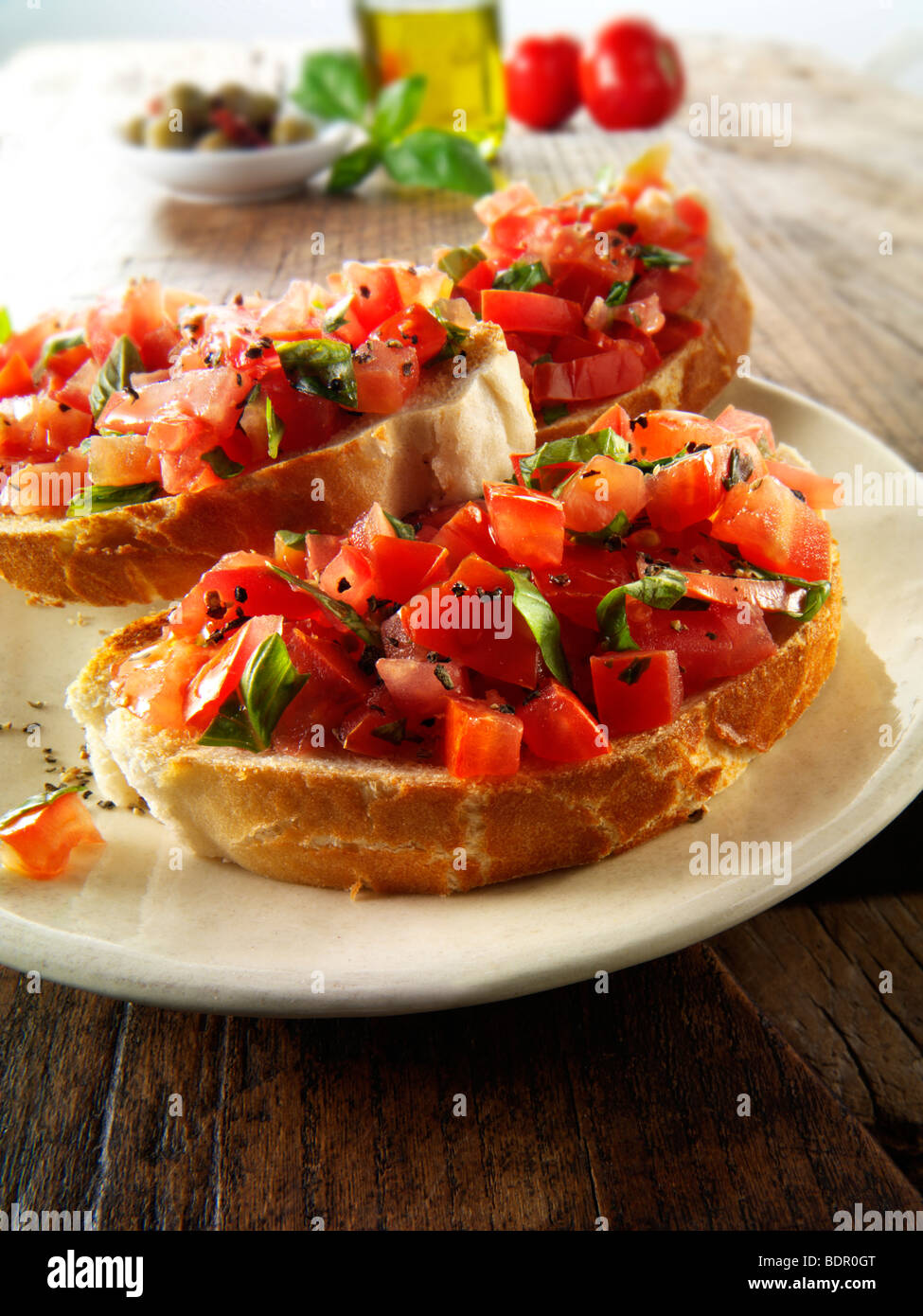 Fresco tritato bruschette di pomodoro Foto Stock