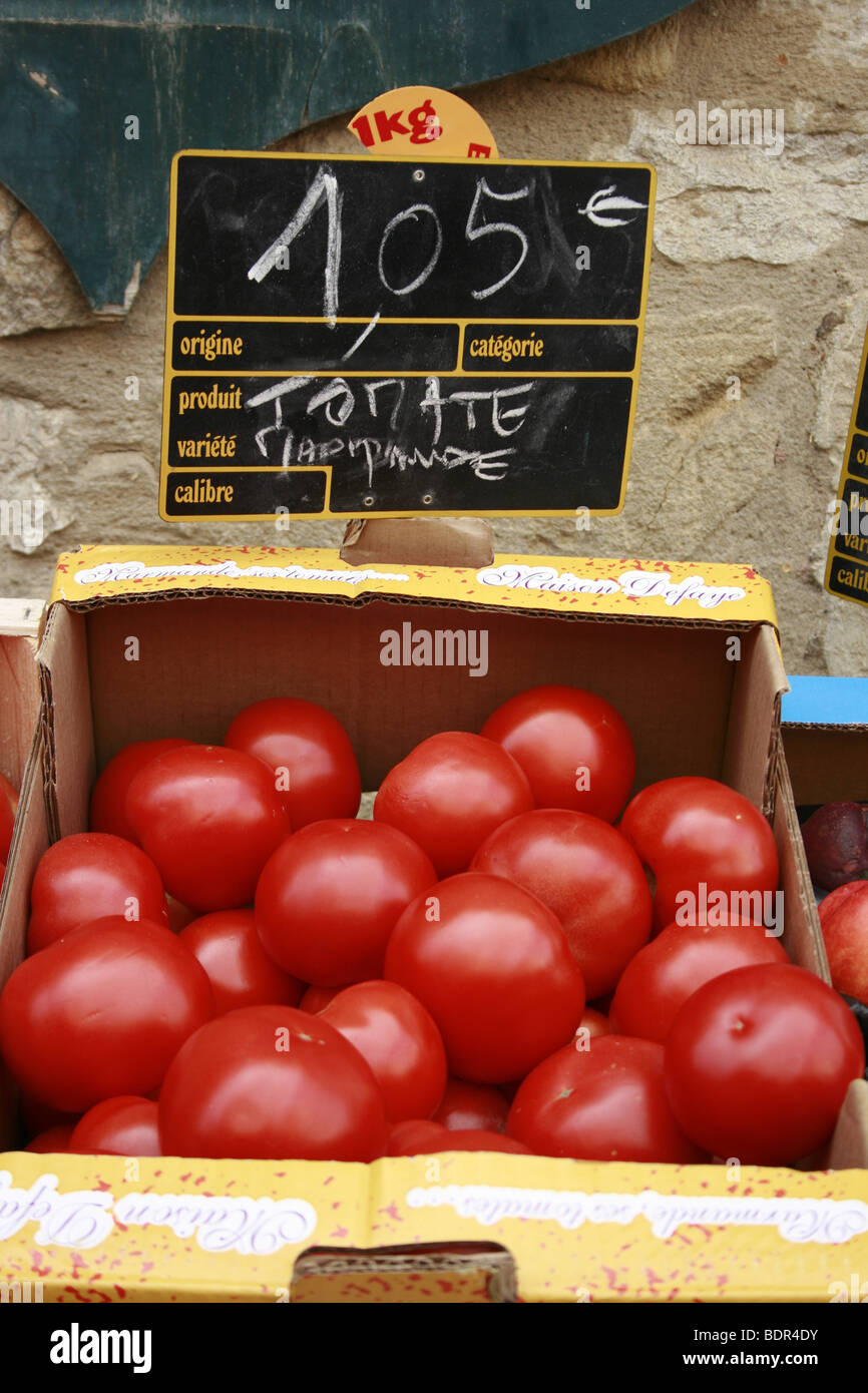 Close-up di pomodori grandi per la vendita in Monpazier, Francia Foto Stock