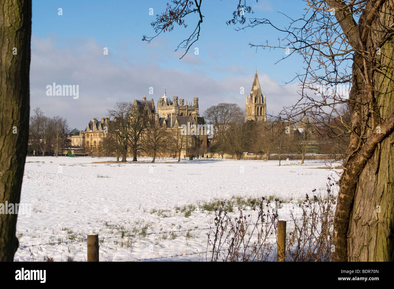 Vista su tutta la Chiesa di Cristo prato in inverno, Oxford Foto Stock