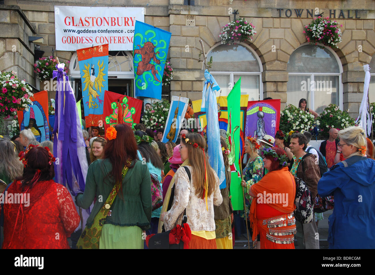 La raccolta a Glastonbury Town Hall per il 2009 Conferenza della dea, Somerset, Inghilterra Foto Stock