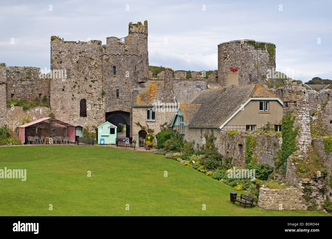 Manorbier Castle in Pembrokeshire West Wales Foto Stock