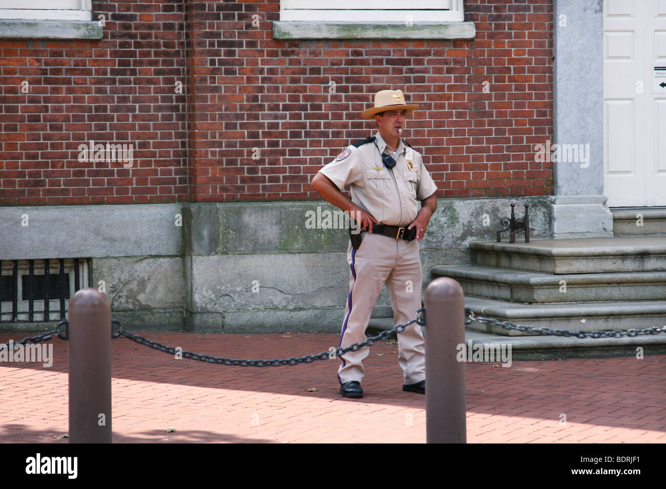 Protezione nella parte anteriore del Independence Hall, Philadelphia, Pennsylvania, USA. Foto Stock