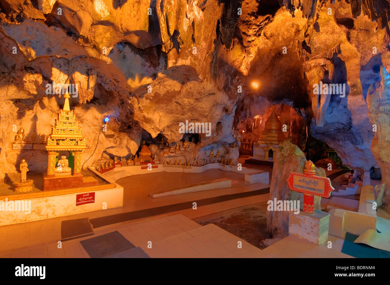 Santuari di Buddha nella grotta di Pindaya, dotato di incredibili caverne con oltre 8000 immagini di Buddha, Lago Inle Area, Stato Shan, Myanmar (Bur Foto Stock