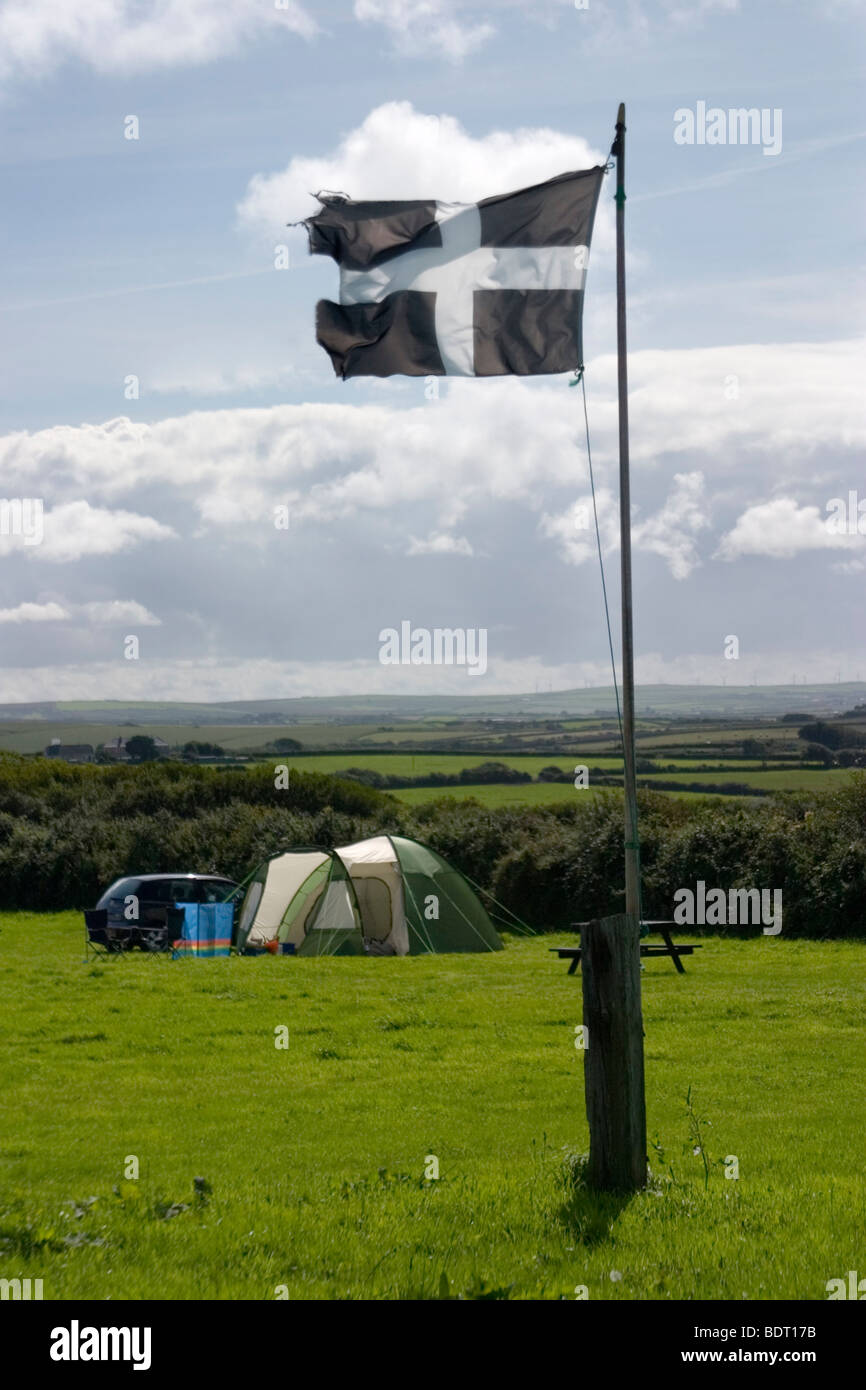 Cornish bandiera sul campeggio, Cornwall, Regno Unito Foto Stock