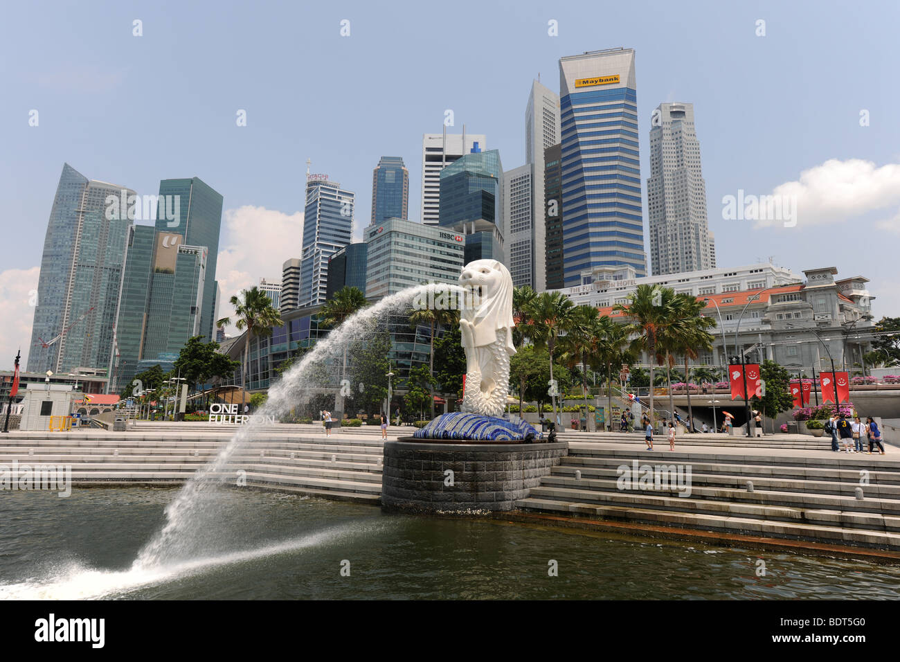 Merlion e dello skyline della città, Singapore Foto Stock