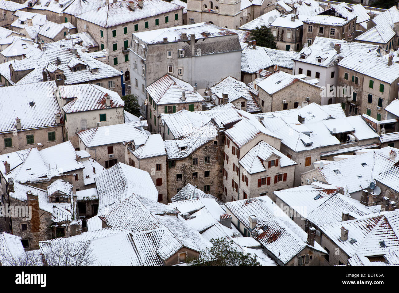 Tetti innevati Foto Stock