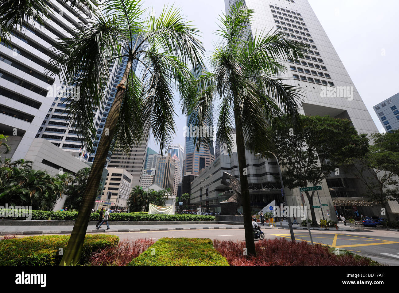 Vista sulla strada della batteria al Raffles Place, Singapore Foto Stock