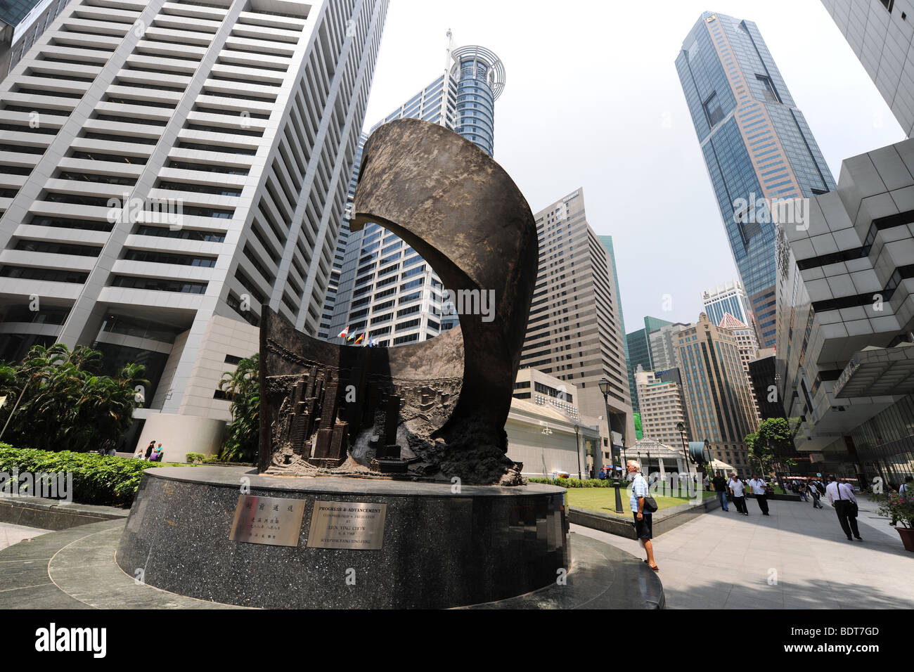 Progresso e avanzamento di scultura, Raffles Place, Singapore Foto Stock