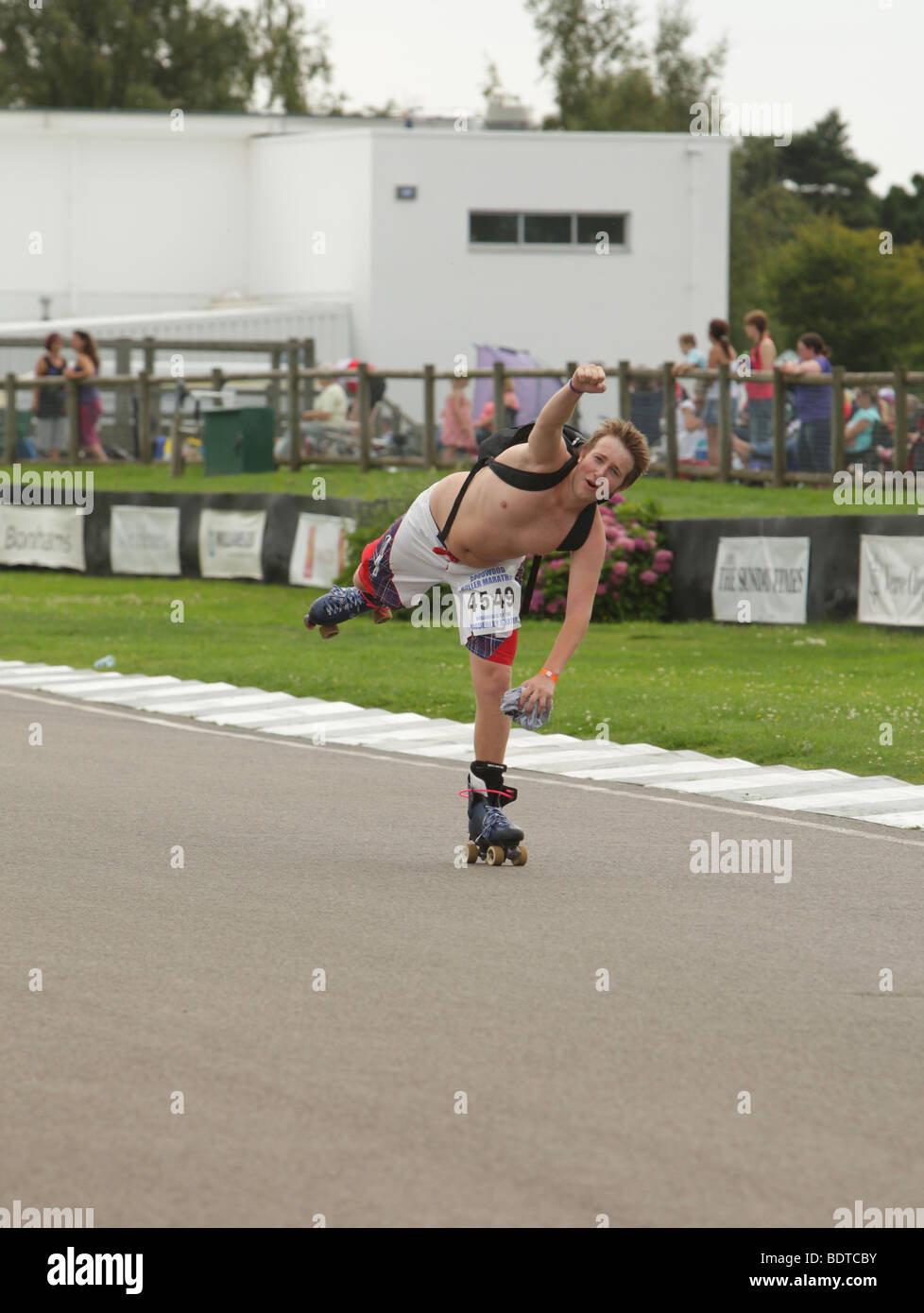 Unico skater in una maratona di beneficenza Foto Stock