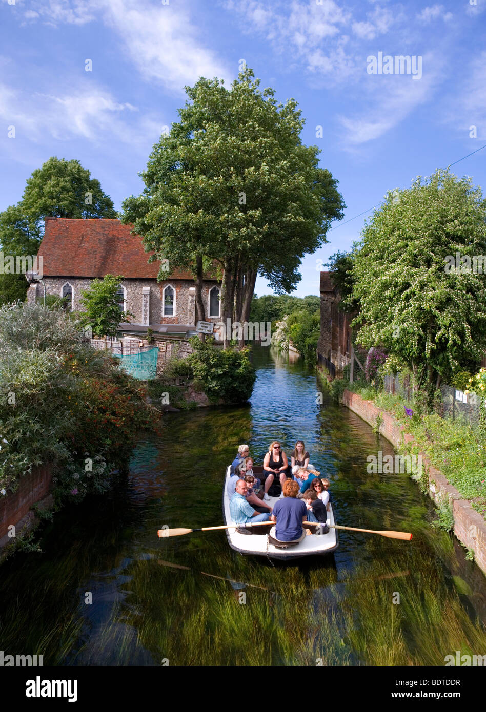 Barca con i turisti sul fiume Stour in Canterbury ,Kent, Regno Unito. Foto Stock