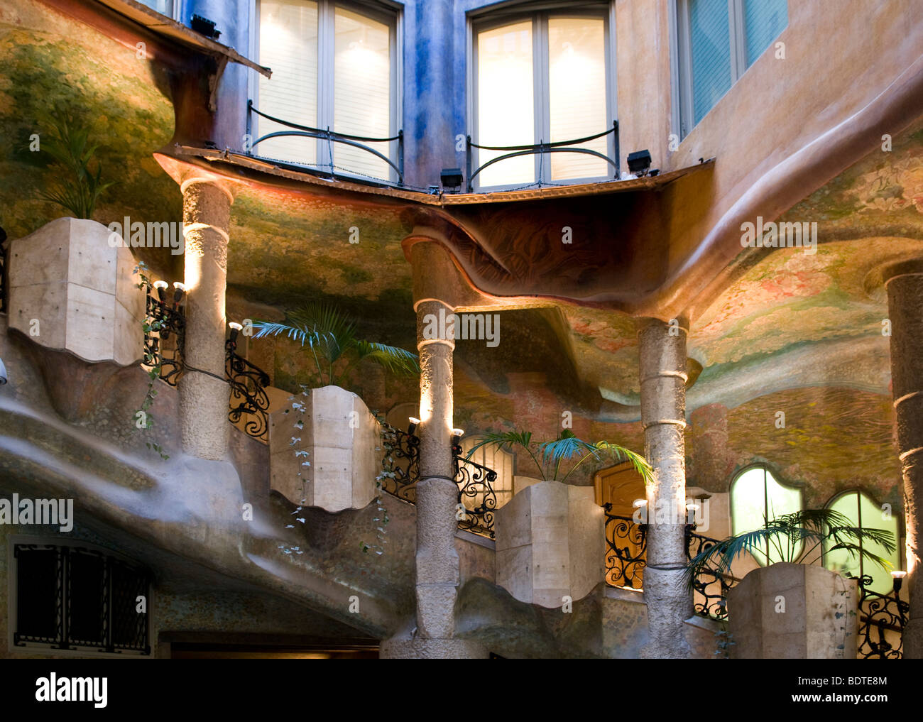 Scale in un cortile interno la pedrera noto anche come casa mila a ... Scale interno casa