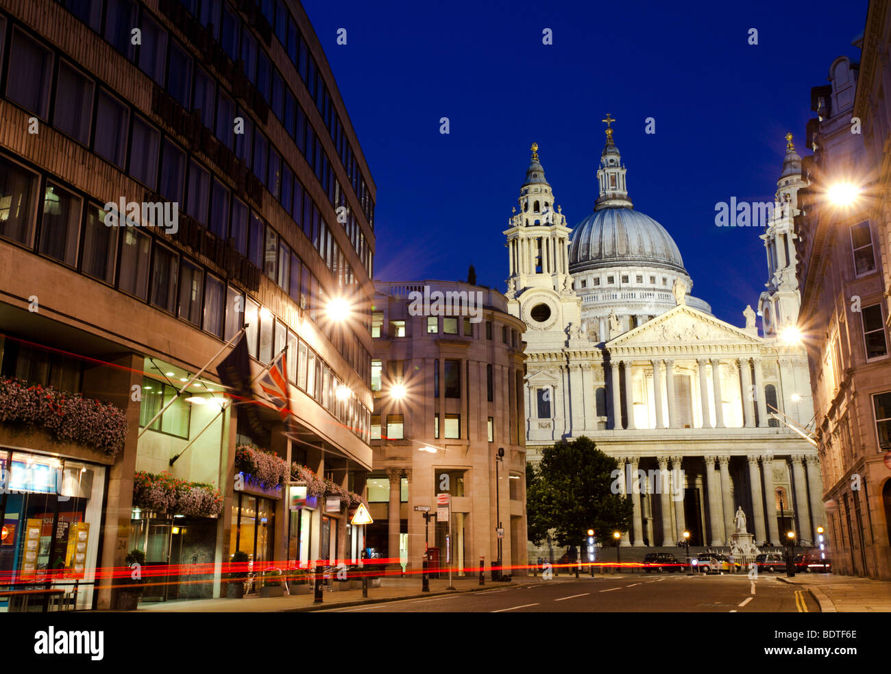 Scatto notturno della Cattedrale di San Paolo Foto Stock