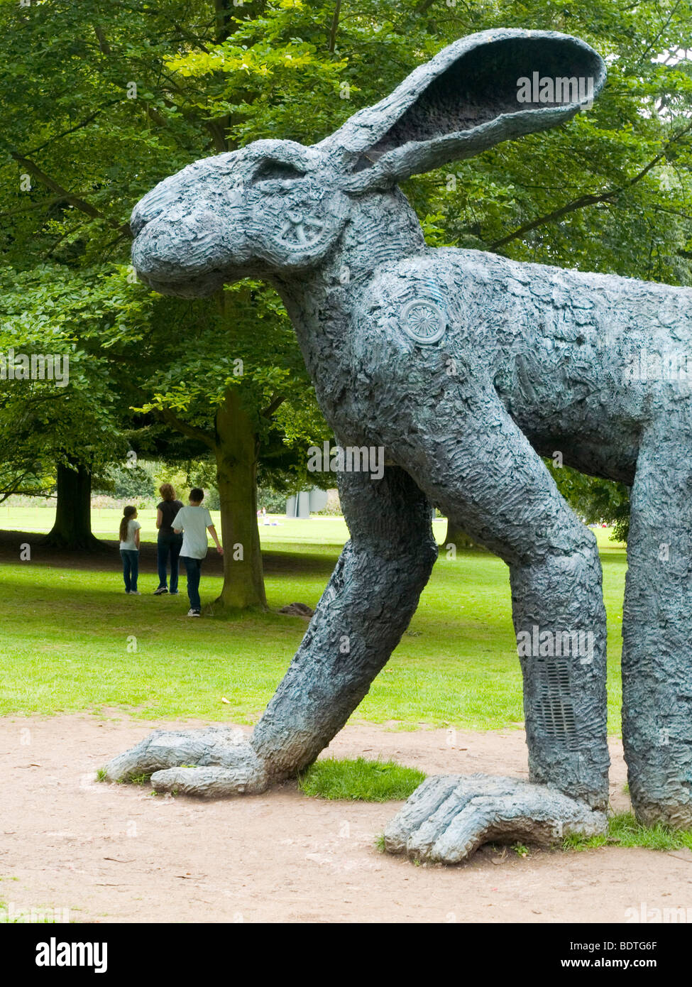 Una scultura da Sophie Ryder a Yorkshire Sculpture Park, West Bretton Wakefield Yorkshire England Regno Unito Foto Stock